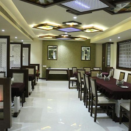 Hotel Ashish Continental Phagwāra エクステリア 写真