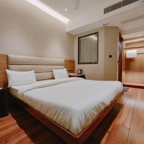 Hotel Ashish Continental Phagwāra エクステリア 写真