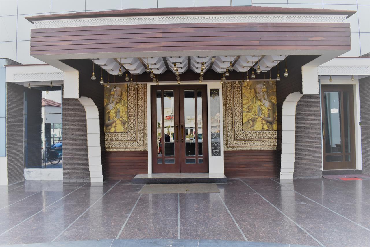 Hotel Ashish Continental Phagwāra エクステリア 写真