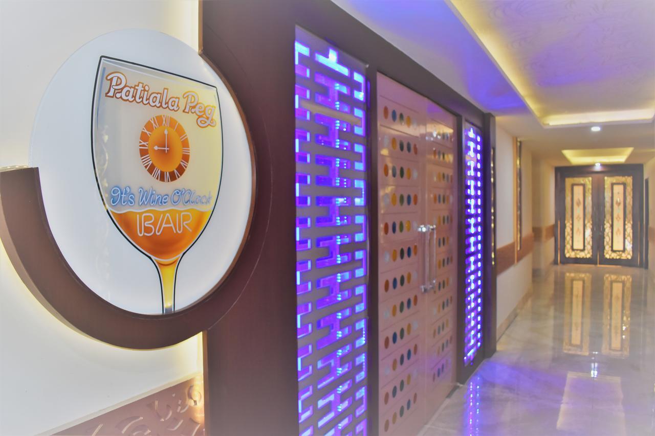 Hotel Ashish Continental Phagwāra エクステリア 写真