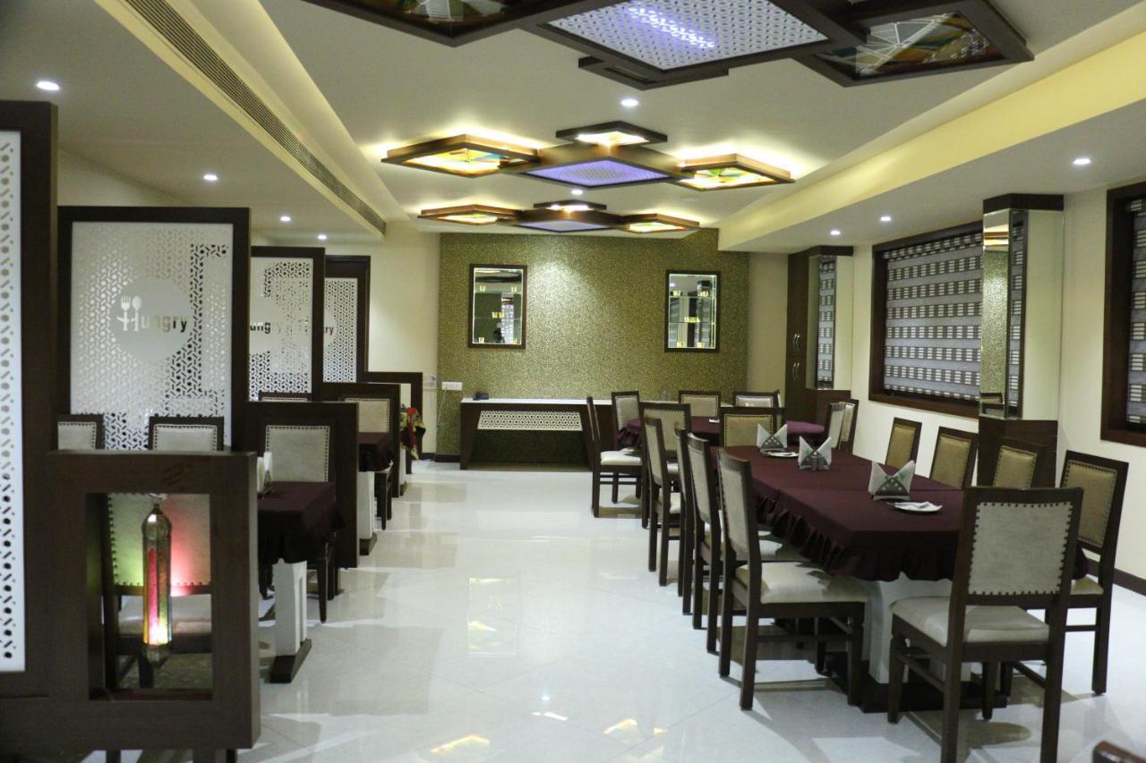 Hotel Ashish Continental Phagwāra エクステリア 写真